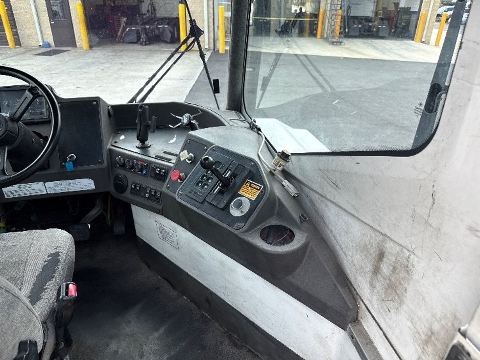 Yard Truck-Heavy Duty Tractors-Ottawa-2019-T2-Forest Park-GA-71,767\n\t\tmiles-$ 52,250 - Image 12