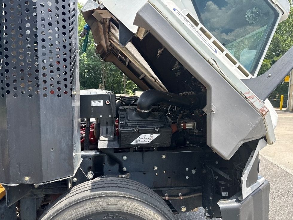 Yard Truck-Heavy Duty Tractors-Ottawa-2019-T2-Forest Park-GA-71,767\n\t\tmiles-$ 52,250 - Image 16
