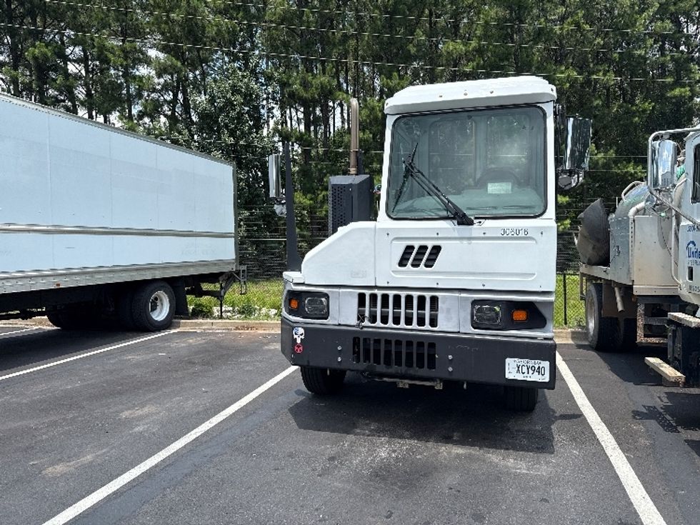Yard Truck-Heavy Duty Tractors-Ottawa-2019-T2-Forest Park-GA-71,767\n\t\tmiles-$ 52,250 - Image 2