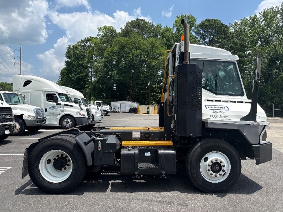 Yard Truck-Heavy Duty Tractors-Ottawa-2019-T2-Forest Park-GA-71,767\n\t\tmiles-$ 52,250 - Image 8