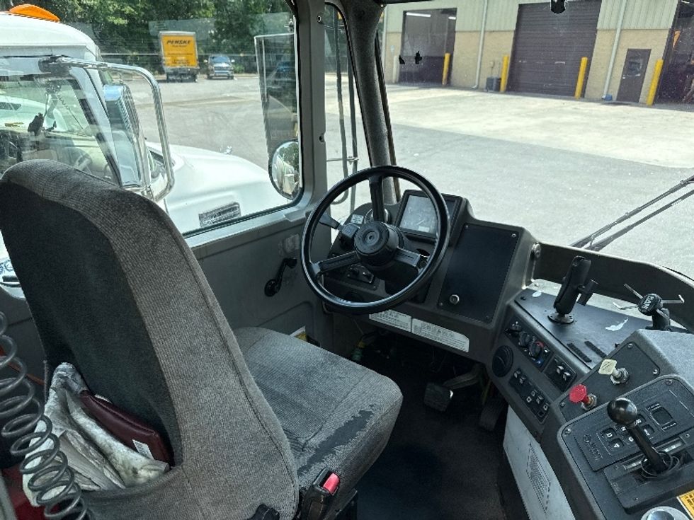 Yard Truck-Heavy Duty Tractors-Ottawa-2019-T2-Forest Park-GA-71,767\n\t\tmiles-$ 52,250 - Image 9