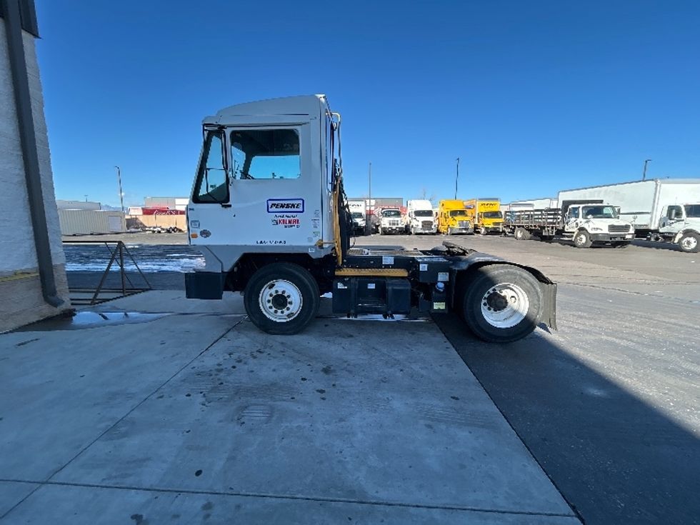 Yard Truck-Heavy Duty Tractors-Ottawa-2019-T2-Greeley-CO-127,171\n\t\tmiles-$ 66,000 - Image 4