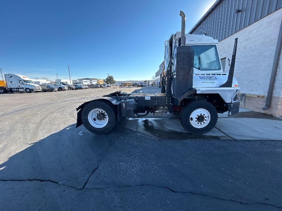 Yard Truck-Heavy Duty Tractors-Ottawa-2019-T2-Greeley-CO-127,171\n\t\tmiles-$ 66,000 - Image 8