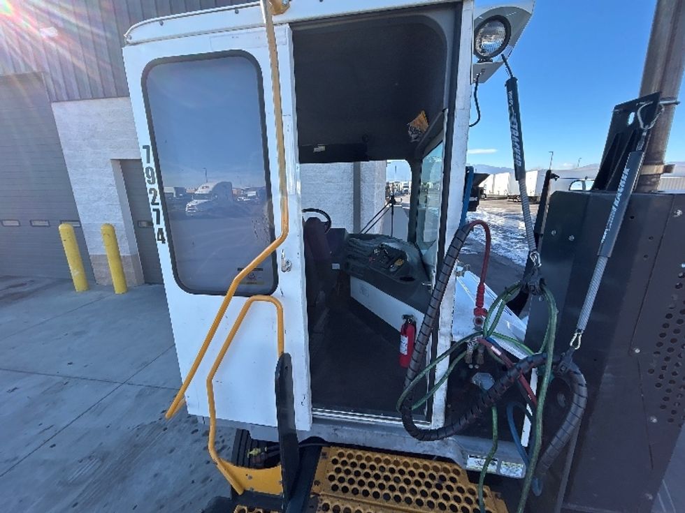 Yard Truck-Heavy Duty Tractors-Ottawa-2019-T2-Greeley-CO-127,171\n\t\tmiles-$ 66,000 - Image 9