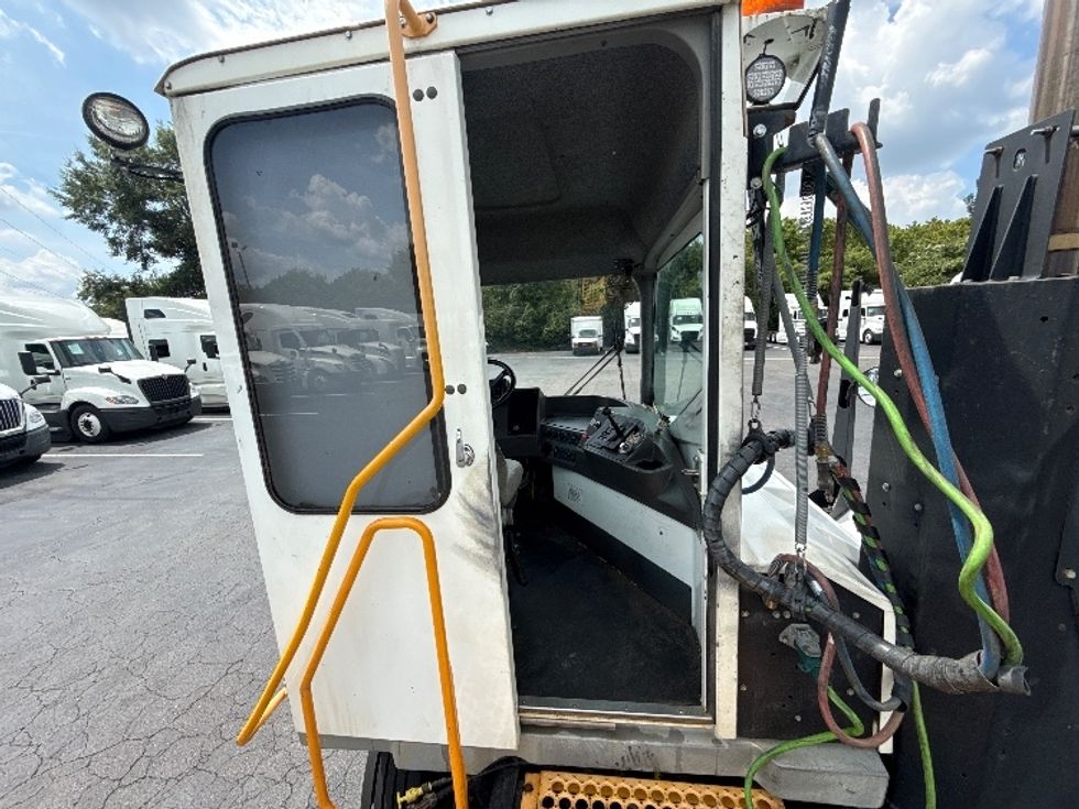 Yard Truck-Heavy Duty Tractors-Ottawa-2019-T2-Greensboro-NC-22,652\n\t\tmiles-$ 56,500 - Image 9
