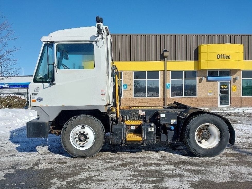 Yard Truck-Heavy Duty Tractors-Ottawa-2019-T2-Kansas City-MO-54,897\n\t\tmiles-$ 66,750 - Image 4
