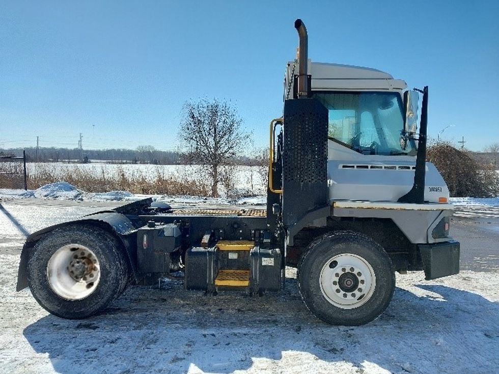 Yard Truck-Heavy Duty Tractors-Ottawa-2019-T2-Kansas City-MO-54,897\n\t\tmiles-$ 66,750 - Image 8
