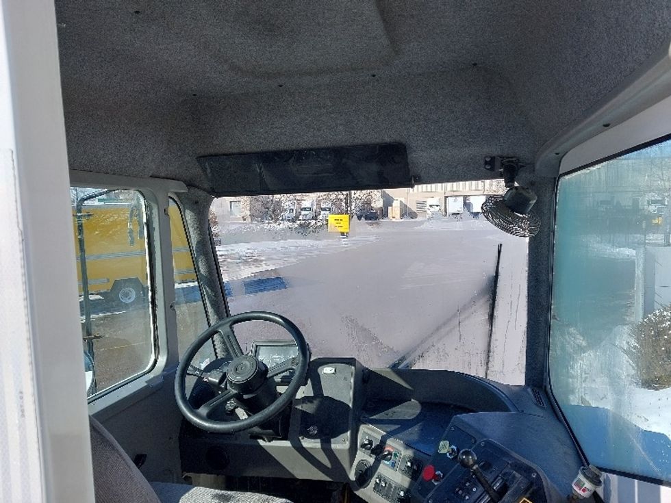 Yard Truck-Heavy Duty Tractors-Ottawa-2019-T2-Kansas City-MO-54,897\n\t\tmiles-$ 66,750 - Image 9