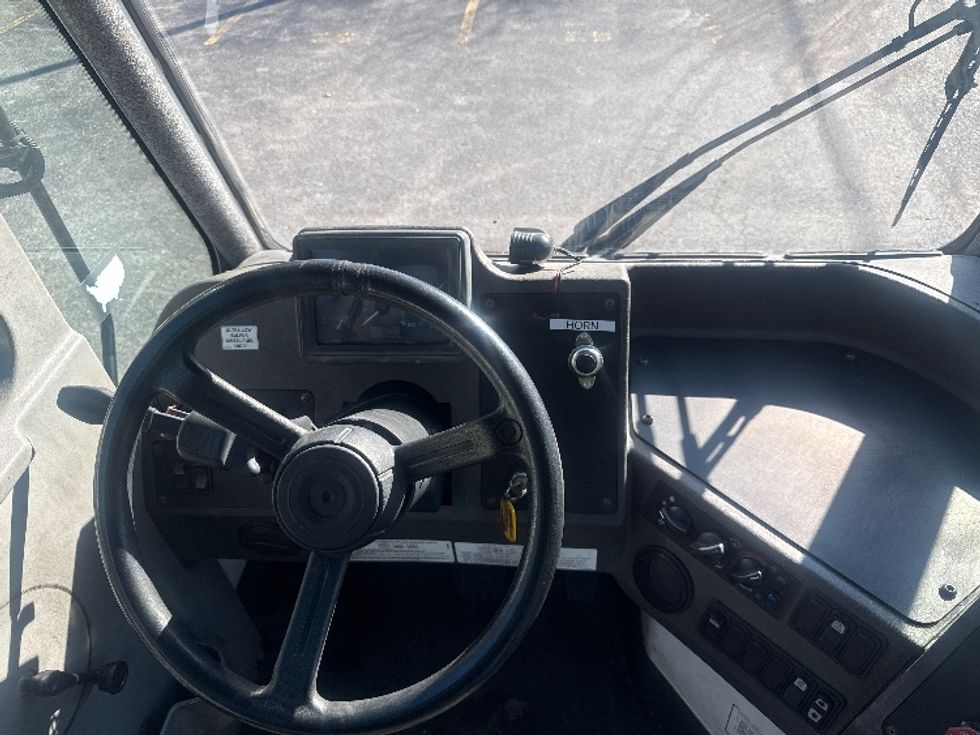 Yard Truck-Heavy Duty Tractors-Ottawa-2019-T2-Knoxville-TN-23,807\n\t\tmiles-$ 70,500 - Image 10