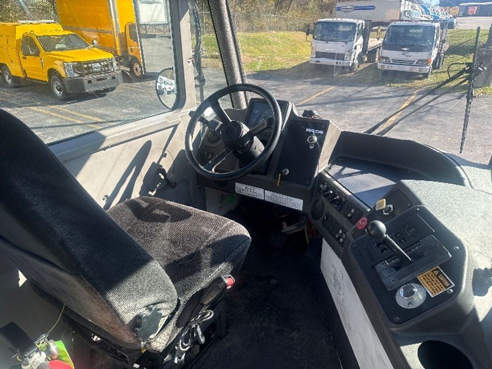 Yard Truck-Heavy Duty Tractors-Ottawa-2019-T2-Knoxville-TN-23,807\n\t\tmiles-$ 70,500 - Image 11