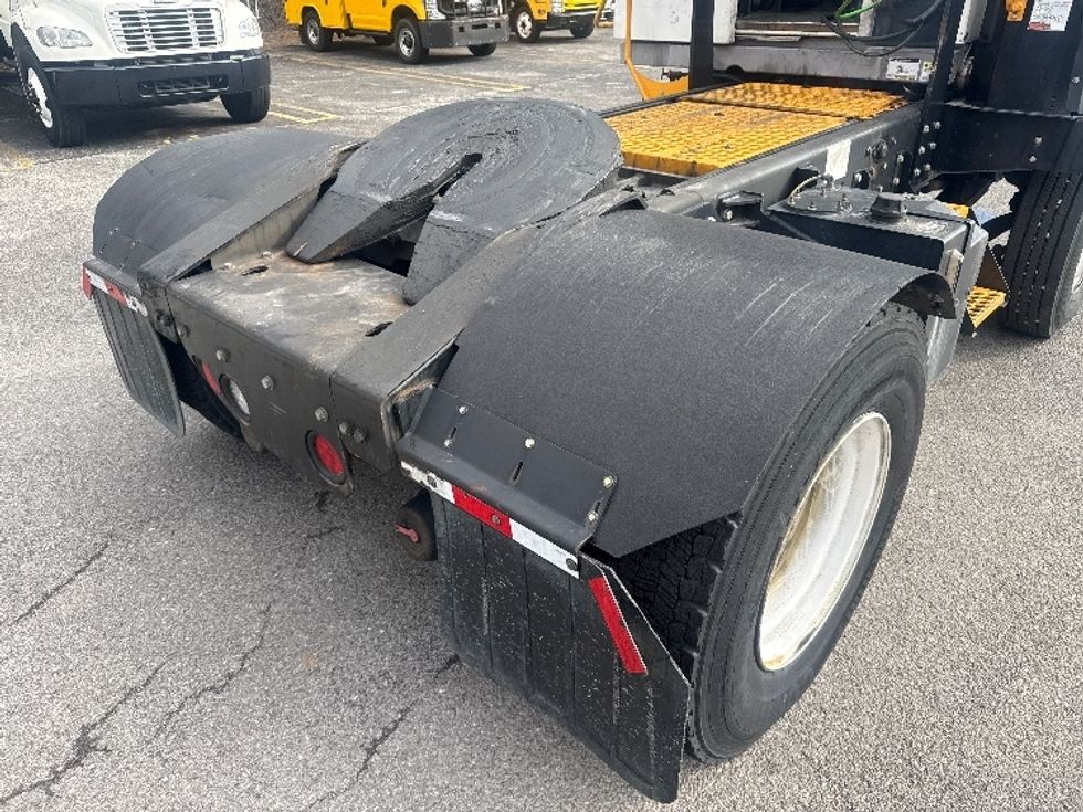 Yard Truck-Heavy Duty Tractors-Ottawa-2019-T2-Knoxville-TN-23,807\n\t\tmiles-$ 70,500 - Image 15