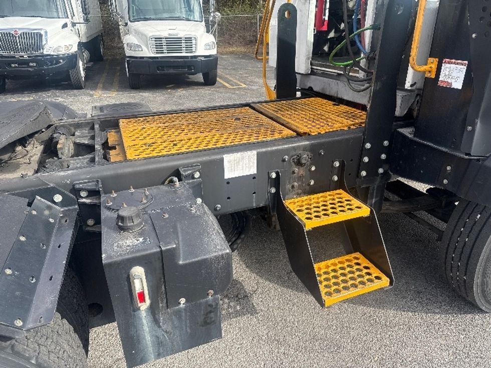Yard Truck-Heavy Duty Tractors-Ottawa-2019-T2-Knoxville-TN-23,807\n\t\tmiles-$ 70,500 - Image 16