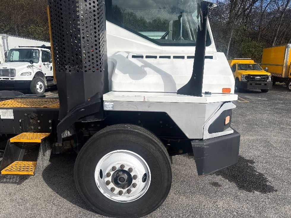 Yard Truck-Heavy Duty Tractors-Ottawa-2019-T2-Knoxville-TN-23,807\n\t\tmiles-$ 70,500 - Image 17