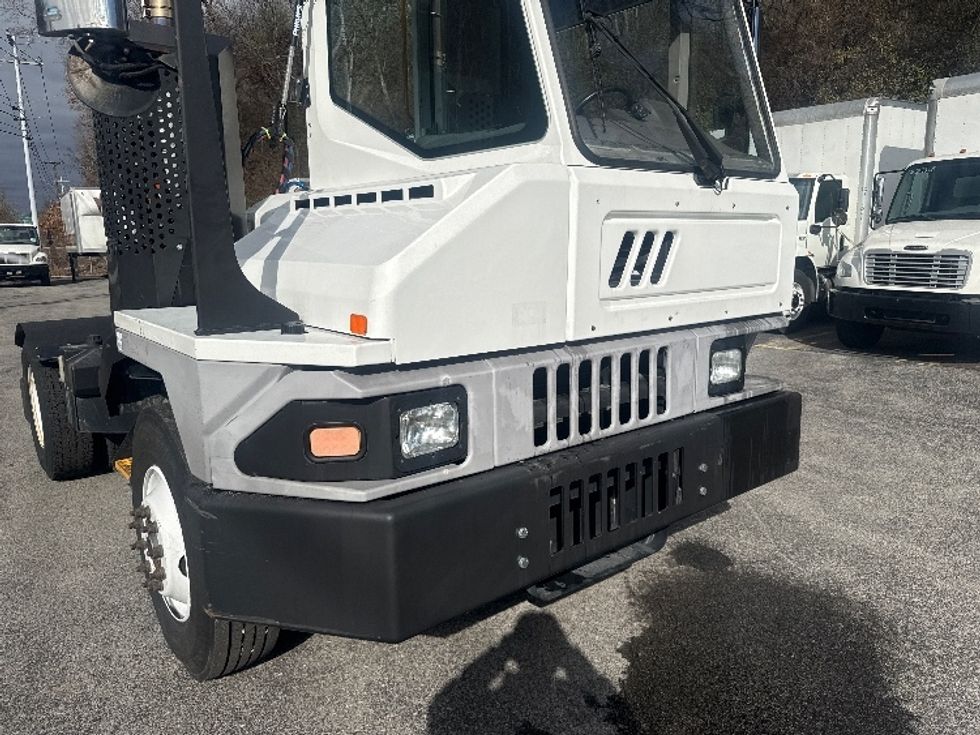 Yard Truck-Heavy Duty Tractors-Ottawa-2019-T2-Knoxville-TN-23,807\n\t\tmiles-$ 70,500 - Image 18