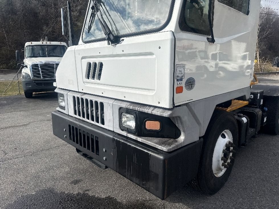 Yard Truck-Heavy Duty Tractors-Ottawa-2019-T2-Knoxville-TN-23,807\n\t\tmiles-$ 70,500 - Image 19