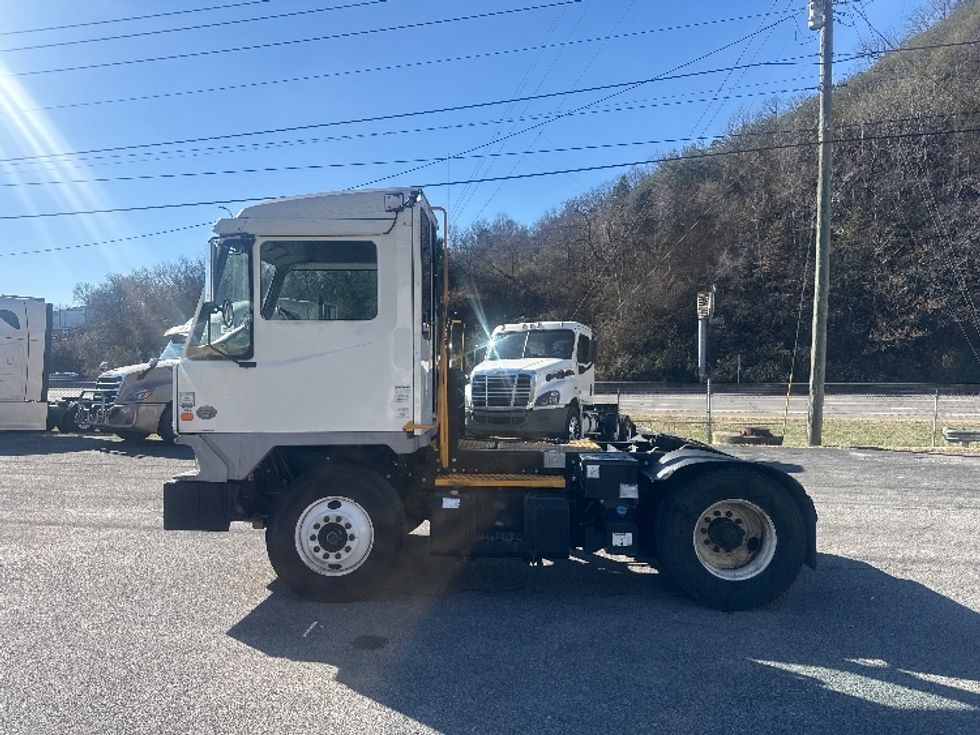 Yard Truck-Heavy Duty Tractors-Ottawa-2019-T2-Knoxville-TN-23,807\n\t\tmiles-$ 70,500 - Image 4