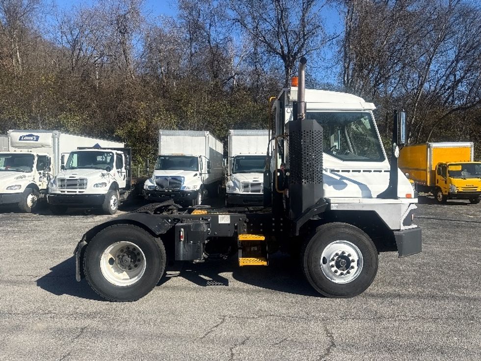 Yard Truck-Heavy Duty Tractors-Ottawa-2019-T2-Knoxville-TN-23,807\n\t\tmiles-$ 70,500 - Image 8