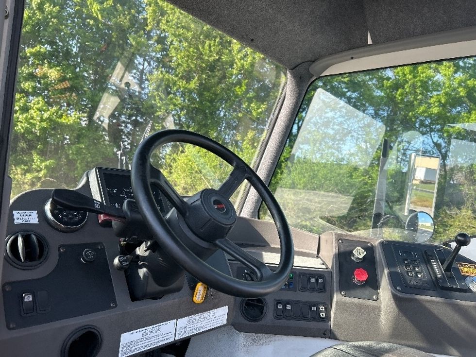 Yard Truck-Heavy Duty Tractors-Ottawa-2019-T2-La Vergne-TN-13,868\n\t\tmiles-$ 61,000 - Image 10