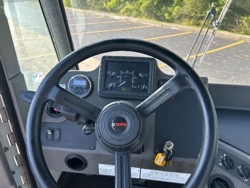 Yard Truck-Heavy Duty Tractors-Ottawa-2019-T2-La Vergne-TN-13,868\n\t\tmiles-$ 61,000 - Image 11