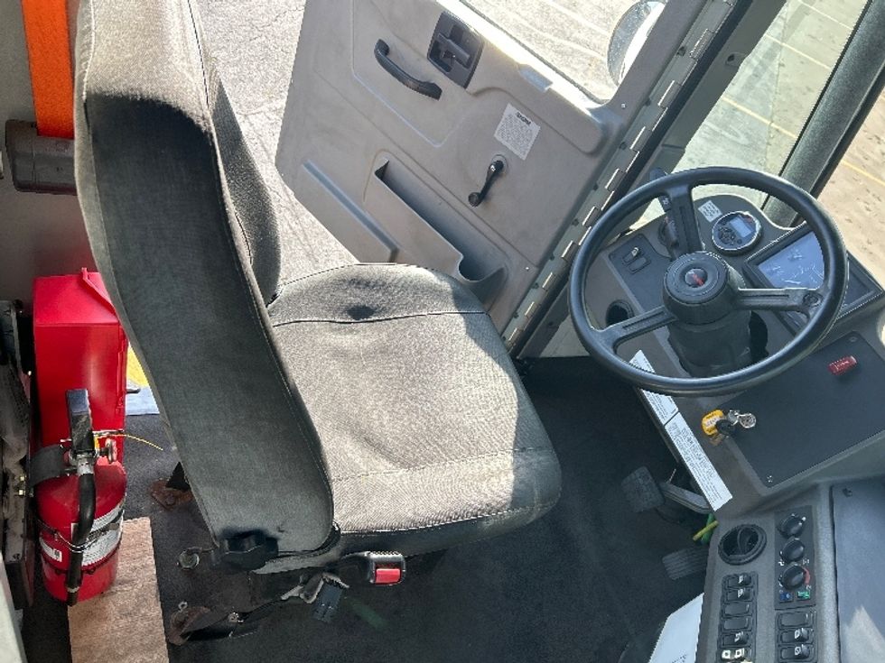 Yard Truck-Heavy Duty Tractors-Ottawa-2019-T2-La Vergne-TN-13,868\n\t\tmiles-$ 61,000 - Image 14