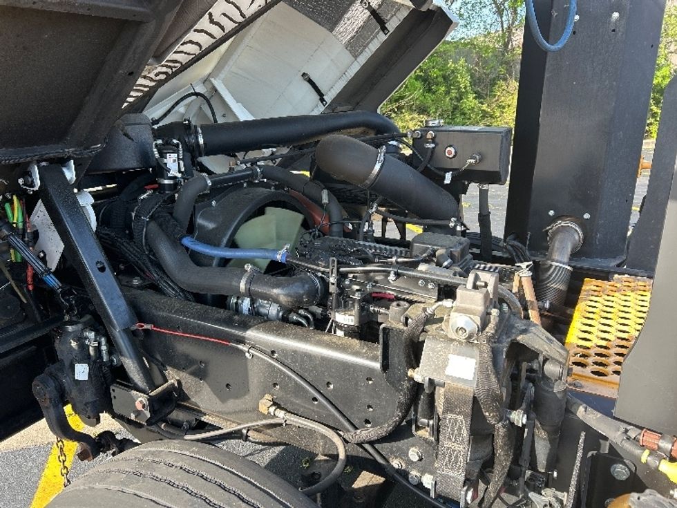 Yard Truck-Heavy Duty Tractors-Ottawa-2019-T2-La Vergne-TN-13,868\n\t\tmiles-$ 61,000 - Image 15