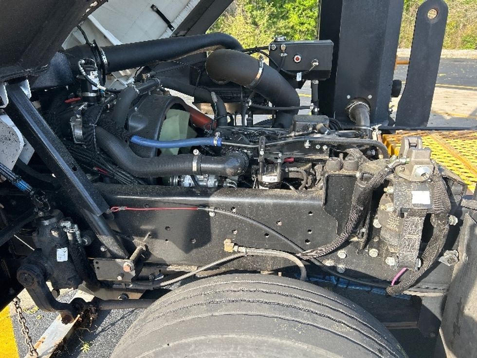 Yard Truck-Heavy Duty Tractors-Ottawa-2019-T2-La Vergne-TN-13,868\n\t\tmiles-$ 61,000 - Image 16