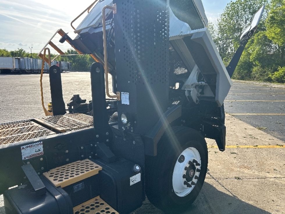 Yard Truck-Heavy Duty Tractors-Ottawa-2019-T2-La Vergne-TN-13,868\n\t\tmiles-$ 61,000 - Image 17
