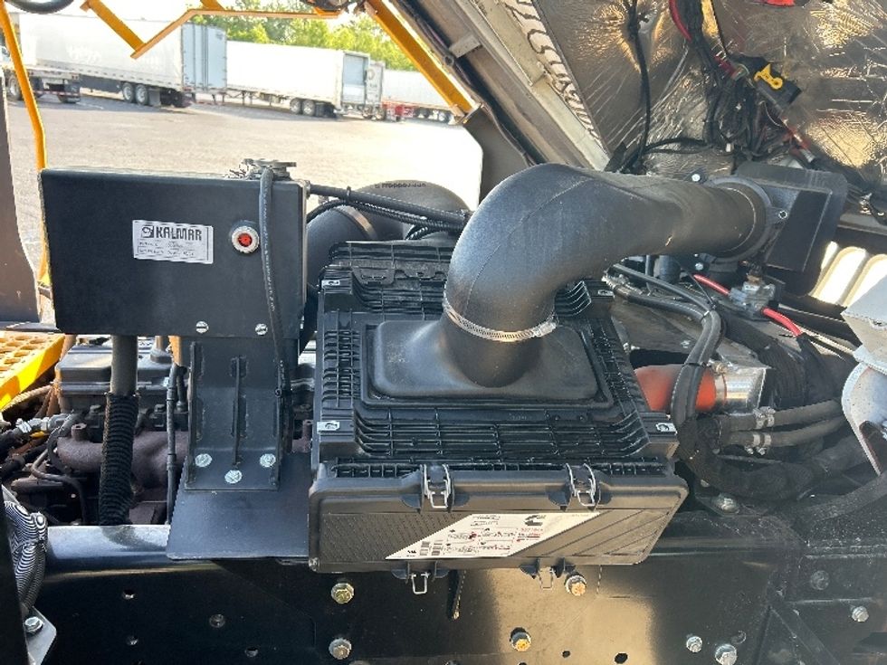 Yard Truck-Heavy Duty Tractors-Ottawa-2019-T2-La Vergne-TN-13,868\n\t\tmiles-$ 61,000 - Image 18