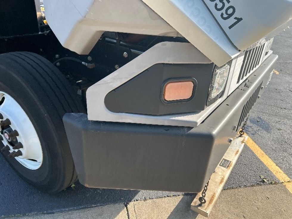 Yard Truck-Heavy Duty Tractors-Ottawa-2019-T2-La Vergne-TN-13,868\n\t\tmiles-$ 61,000 - Image 19