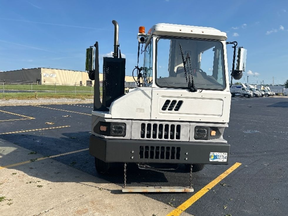 Yard Truck-Heavy Duty Tractors-Ottawa-2019-T2-La Vergne-TN-13,868\n\t\tmiles-$ 61,000 - Image 2