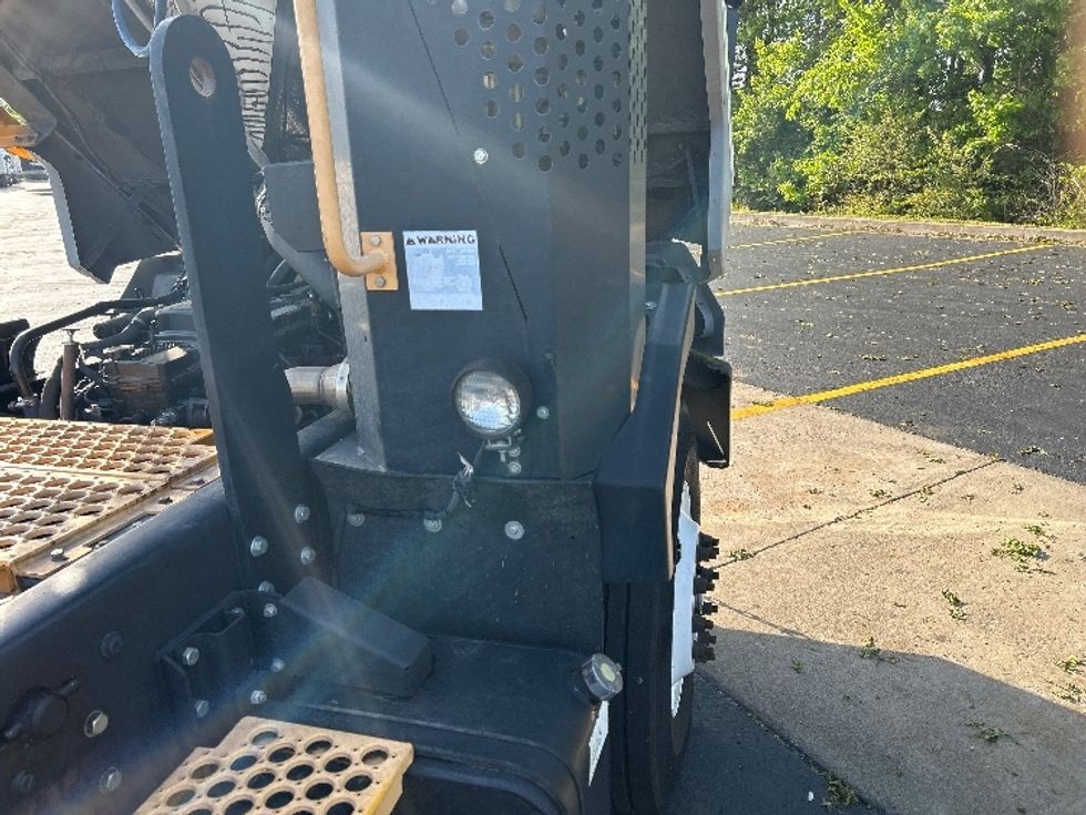 Yard Truck-Heavy Duty Tractors-Ottawa-2019-T2-La Vergne-TN-13,868\n\t\tmiles-$ 61,000 - Image 24