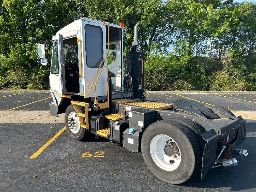 Yard Truck-Heavy Duty Tractors-Ottawa-2019-T2-La Vergne-TN-13,868\n\t\tmiles-$ 61,000 - Image 5