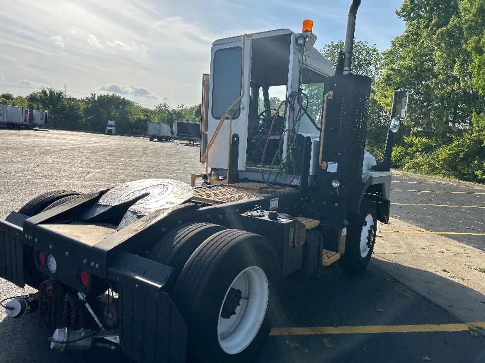 Yard Truck-Heavy Duty Tractors-Ottawa-2019-T2-La Vergne-TN-13,868\n\t\tmiles-$ 61,000 - Image 7
