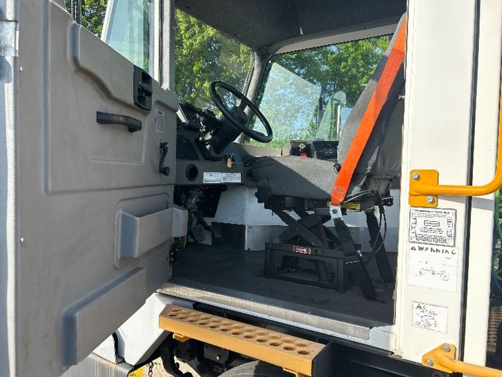 Yard Truck-Heavy Duty Tractors-Ottawa-2019-T2-La Vergne-TN-13,868\n\t\tmiles-$ 61,000 - Image 9