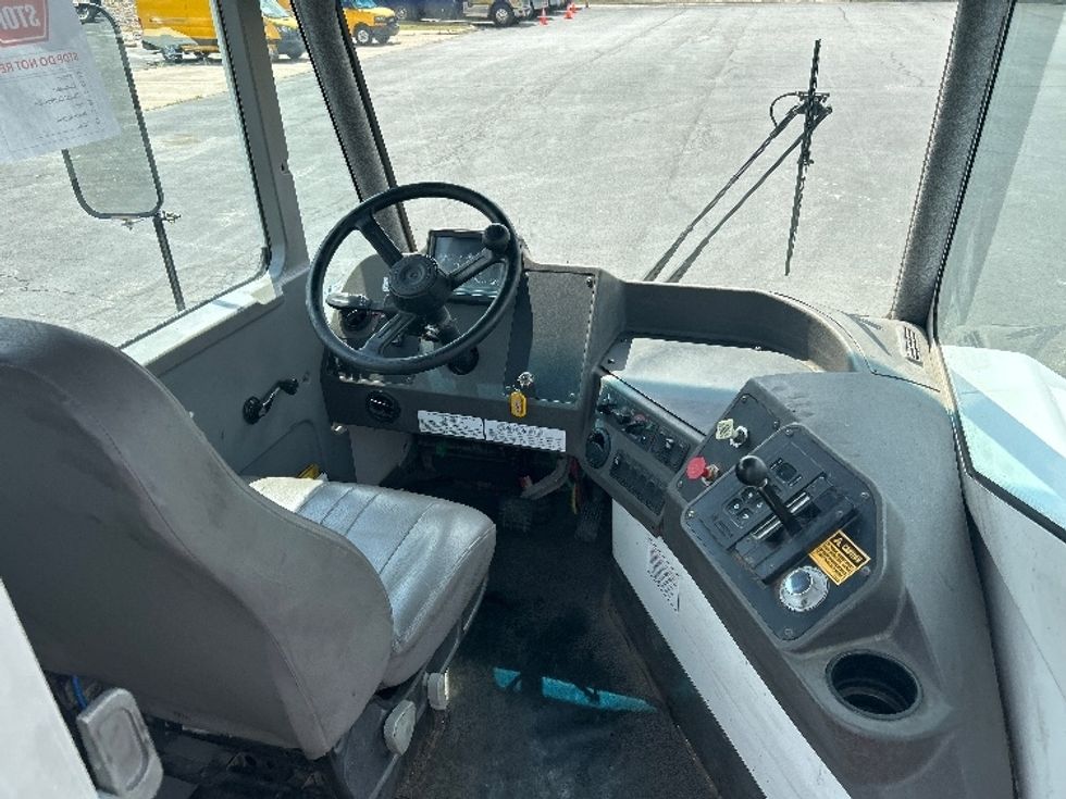 Yard Truck-Heavy Duty Tractors-Ottawa-2019-T2-Nashville (Mount Juliet)-TN-30,667\n\t\tmiles-$ 63,750 - Image 10