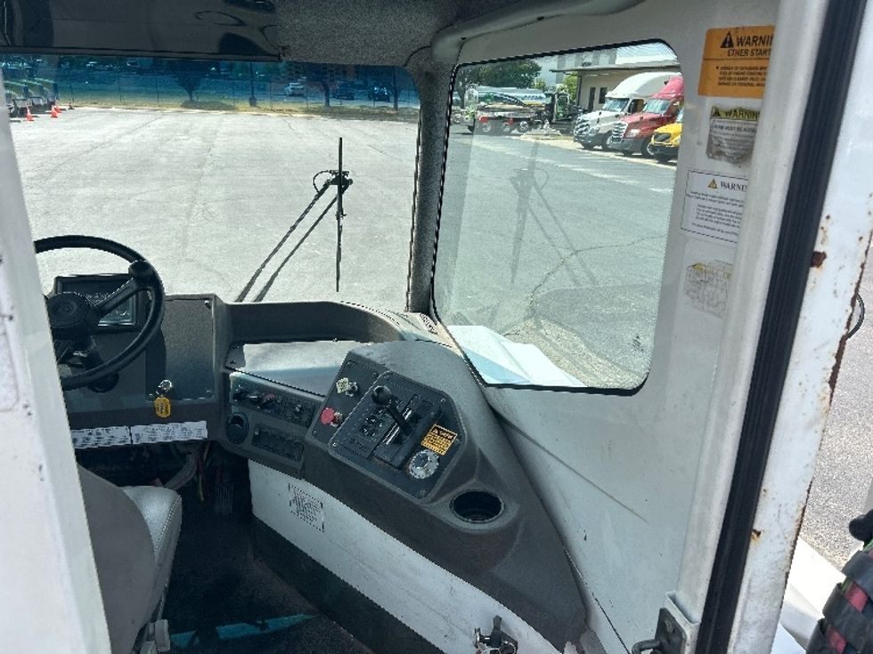 Yard Truck-Heavy Duty Tractors-Ottawa-2019-T2-Nashville (Mount Juliet)-TN-30,667\n\t\tmiles-$ 63,750 - Image 12