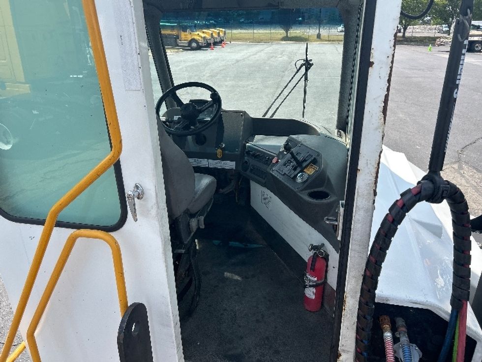 Yard Truck-Heavy Duty Tractors-Ottawa-2019-T2-Nashville (Mount Juliet)-TN-30,667\n\t\tmiles-$ 63,750 - Image 9