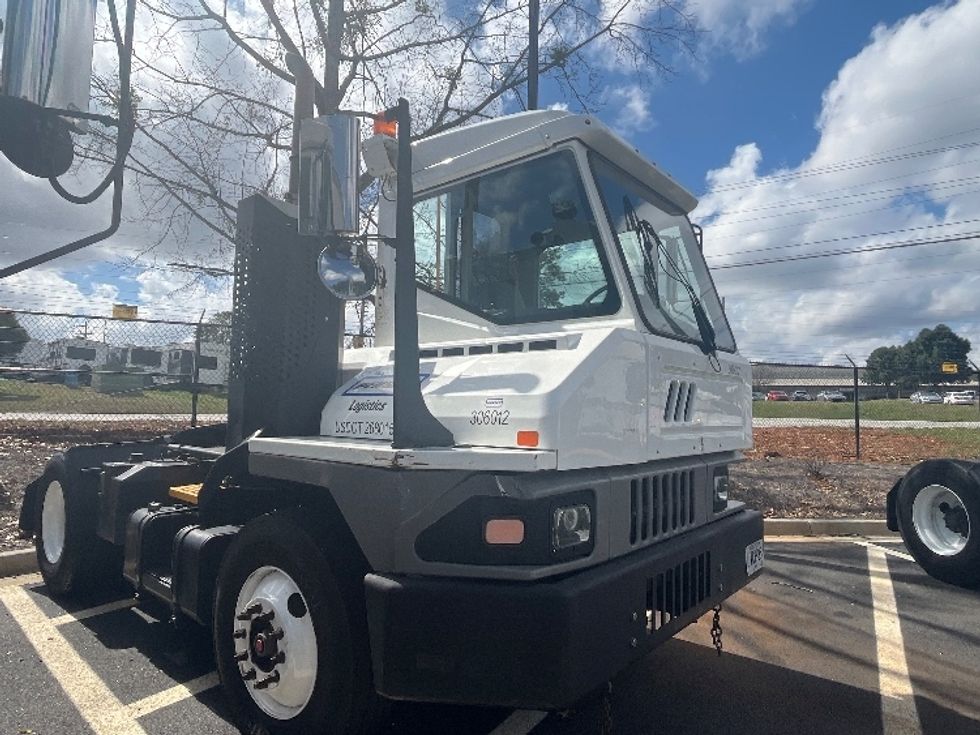 Yard Truck-Heavy Duty Tractors-Ottawa-2019-T2-Newnan-GA-72,075\n\t\tmiles-$ 62,000 - Image 1