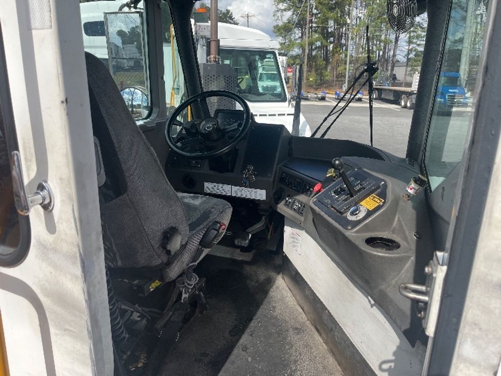 Yard Truck-Heavy Duty Tractors-Ottawa-2019-T2-Newnan-GA-72,075\n\t\tmiles-$ 62,000 - Image 10