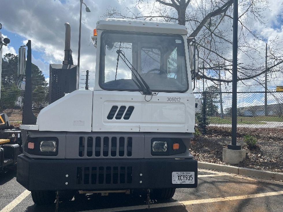 Yard Truck-Heavy Duty Tractors-Ottawa-2019-T2-Newnan-GA-72,075\n\t\tmiles-$ 62,000 - Image 2