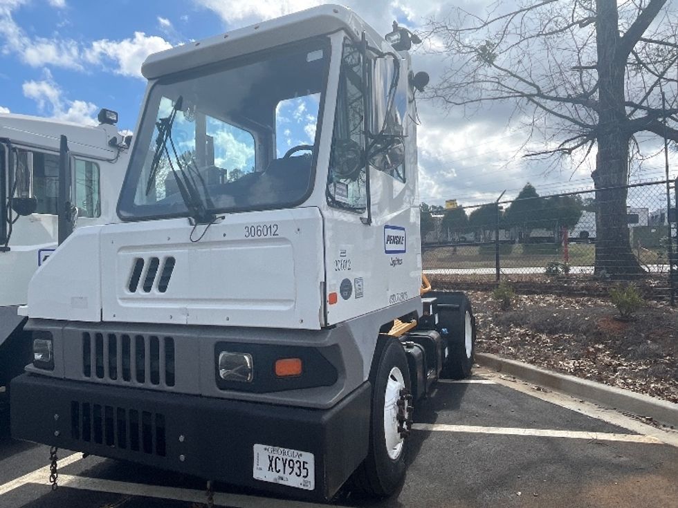 Yard Truck-Heavy Duty Tractors-Ottawa-2019-T2-Newnan-GA-72,075\n\t\tmiles-$ 62,000 - Image 3