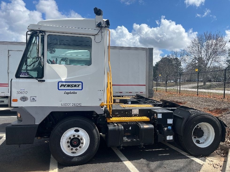 Yard Truck-Heavy Duty Tractors-Ottawa-2019-T2-Newnan-GA-72,075\n\t\tmiles-$ 62,000 - Image 4