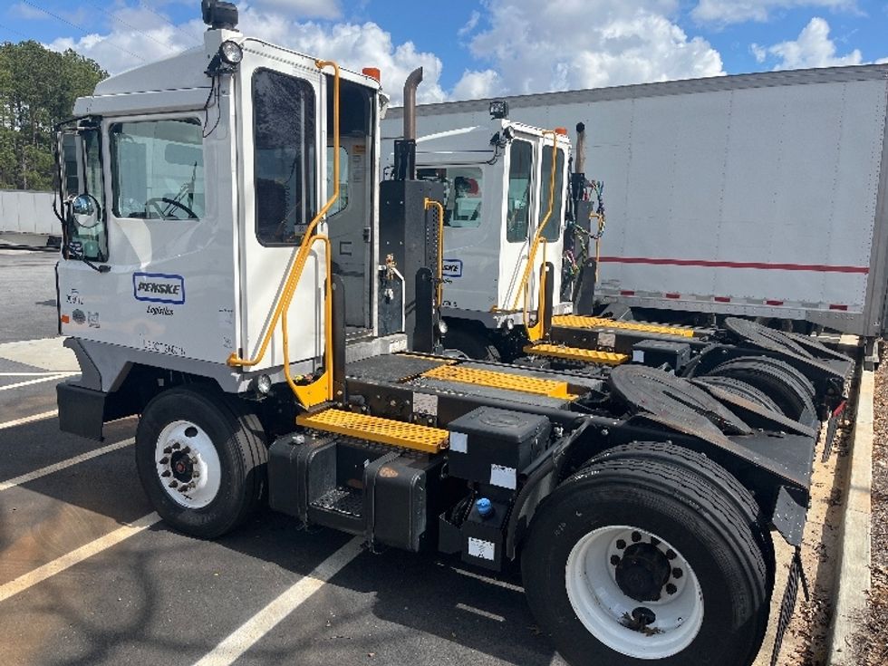 Yard Truck-Heavy Duty Tractors-Ottawa-2019-T2-Newnan-GA-72,075\n\t\tmiles-$ 62,000 - Image 5