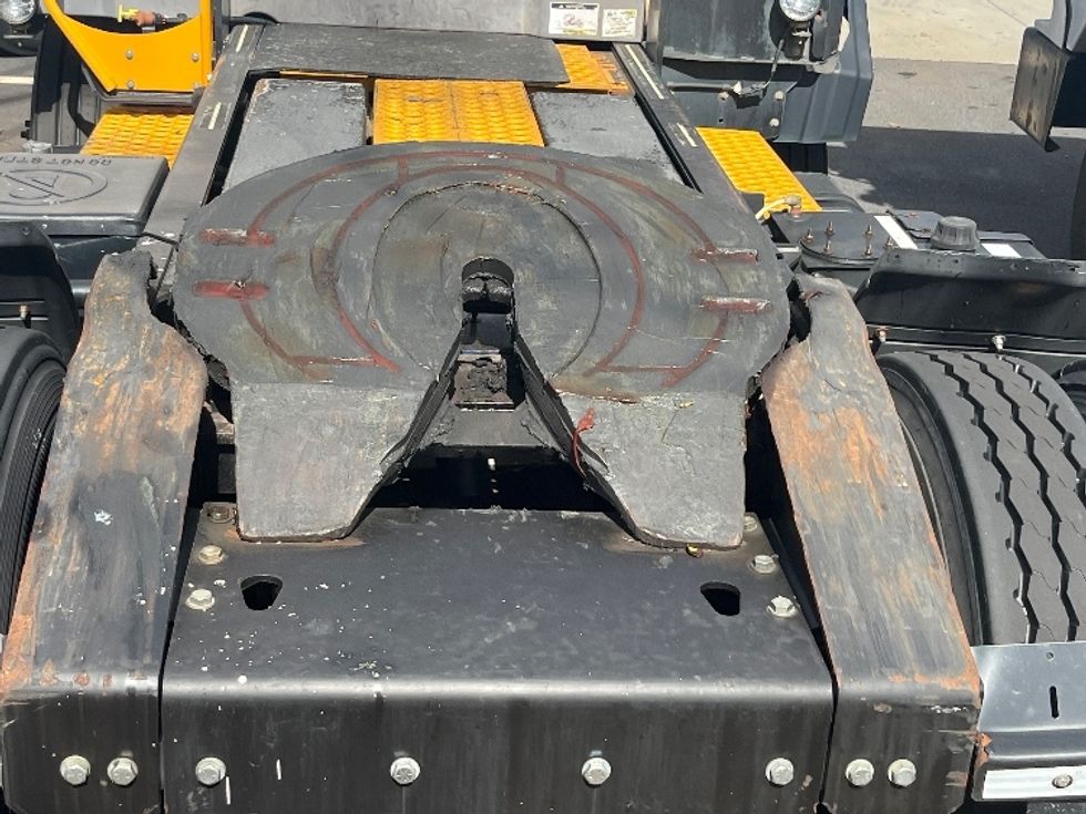 Yard Truck-Heavy Duty Tractors-Ottawa-2019-T2-Newnan-GA-72,075\n\t\tmiles-$ 62,000 - Image 6