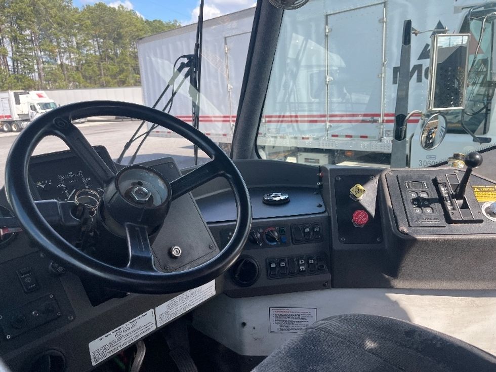Yard Truck-Heavy Duty Tractors-Ottawa-2019-T2-Newnan-GA-72,075\n\t\tmiles-$ 62,000 - Image 8