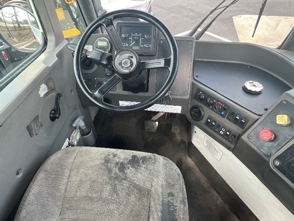 Yard Truck-Heavy Duty Tractors-Ottawa-2019-T2-Newnan-GA-72,075\n\t\tmiles-$ 62,000 - Image 9