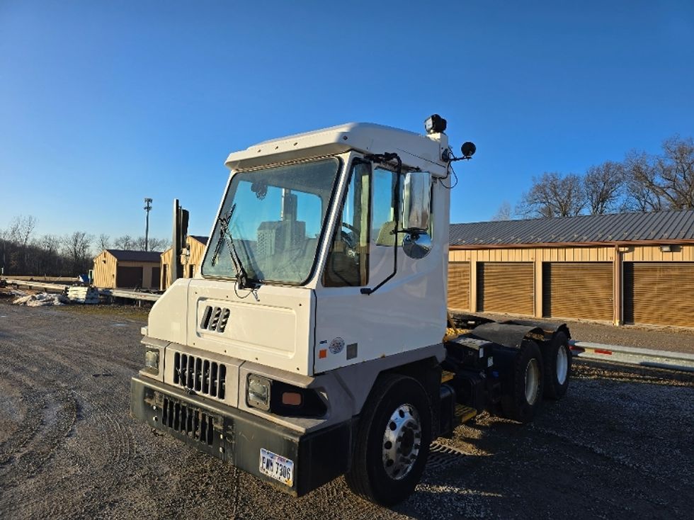Yard Truck-Heavy Duty Tractors-Ottawa-2019-T2-Norwalk-OH-54,356\n\t\tmiles-$ 70,750 - Image 3