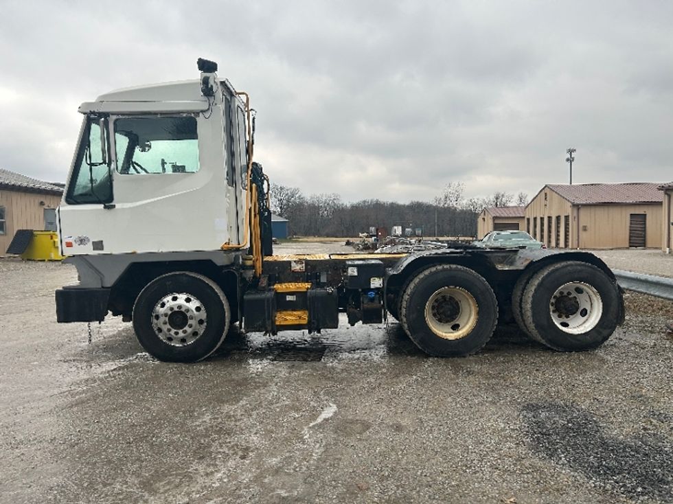 Yard Truck-Heavy Duty Tractors-Ottawa-2019-T2-Norwalk-OH-54,356\n\t\tmiles-$ 70,750 - Image 4
