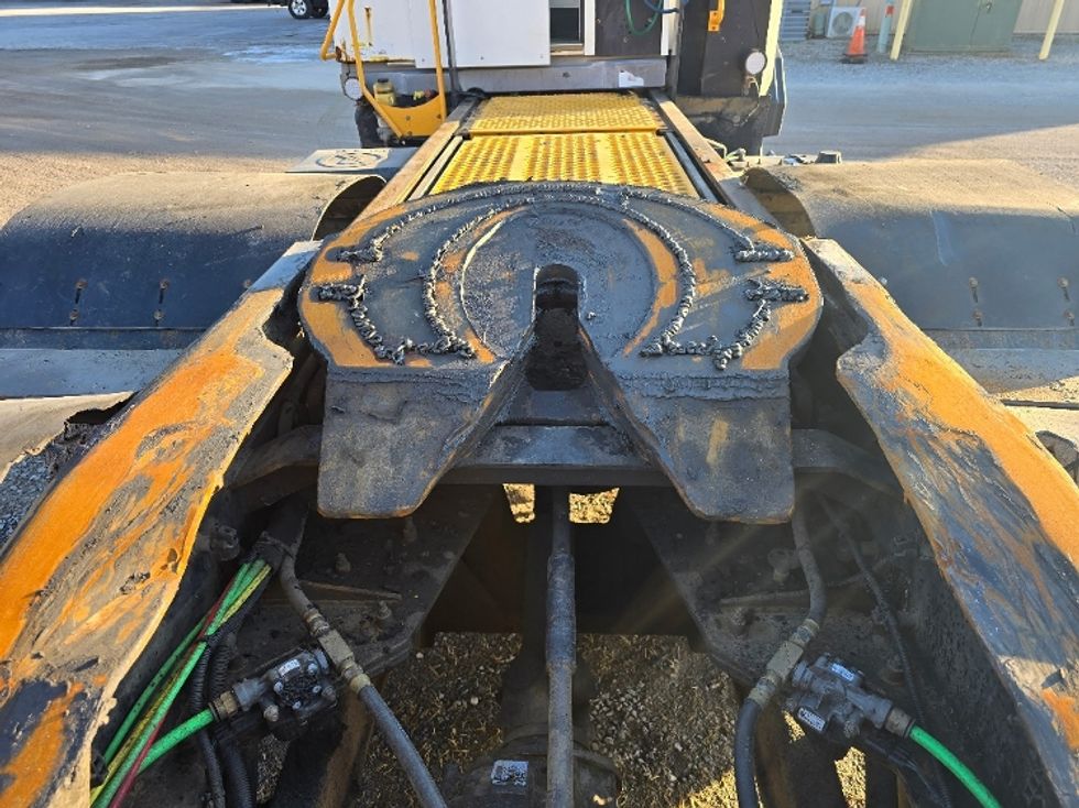 Yard Truck-Heavy Duty Tractors-Ottawa-2019-T2-Norwalk-OH-54,356\n\t\tmiles-$ 70,750 - Image 6