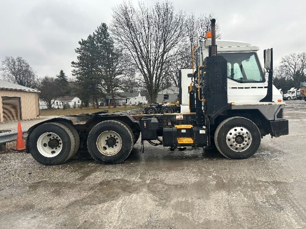 Yard Truck-Heavy Duty Tractors-Ottawa-2019-T2-Norwalk-OH-54,356\n\t\tmiles-$ 70,750 - Image 8